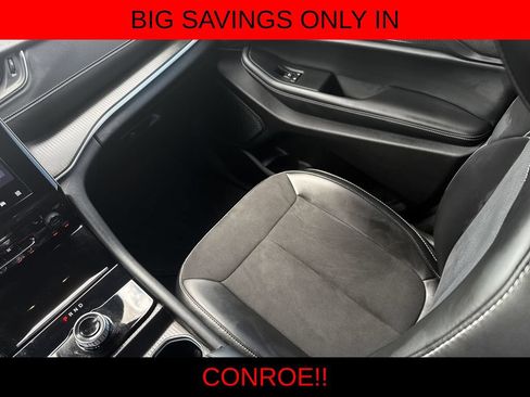 Used 2024 Jeep Grand Cherokee Altitude RWD image 28
