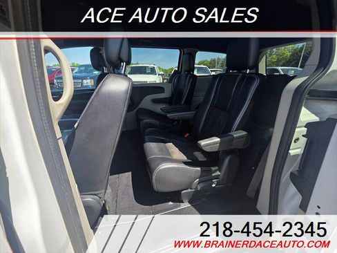 Used 2019 Dodge Grand Caravan SXT FWD image 9