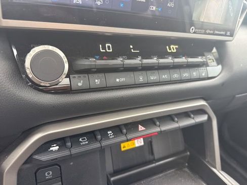 Used 2024 Toyota Tundra Limited image 13