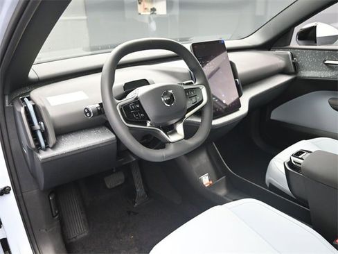 New 2025 Volvo EX30 Ultra w/ Climate Package image 18