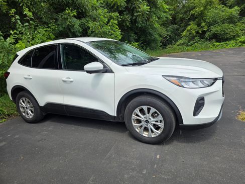 Used 2023 Ford Escape Active w/ Tech Pack #2 AWD/4WD image 6