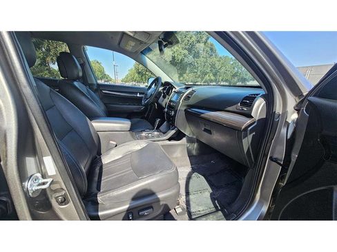 Used 2013 Kia Sorento EX w/ Premium Plus Pkg image 12
