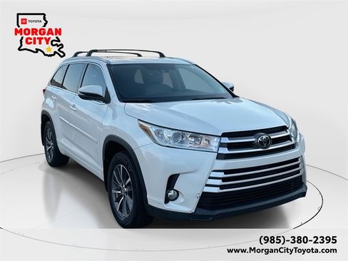 Used 2017 Toyota Highlander XLE image 1