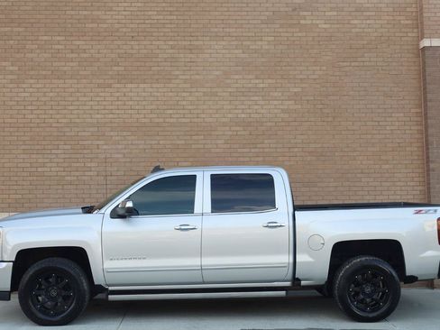 Used 2017 Chevrolet Silverado 1500 LTZ Z71 AWD/4WD image 2