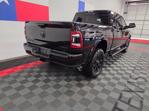 Used 2019 RAM 2500 Laramie w/ Black Appearance Package AWD/4WD image 18