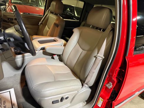 Used 2006 GMC Sierra 2500 SLT w/ Heavy-Duty Power Package image 14