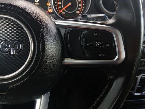 Used 2018 Jeep Wrangler Unlimited Sahara AWD/4WD image 25