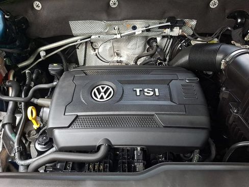 Used 2023 Volkswagen Atlas Cross Sport SEL R-Line AWD/4WD image 30