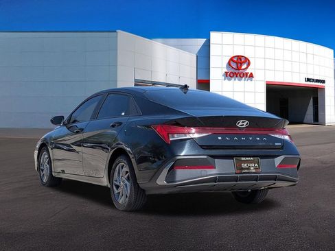 Used 2024 Hyundai Elantra Blue FWD image 12