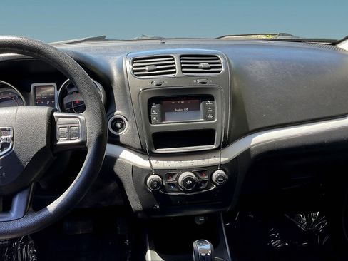 Used 2014 Dodge Journey SXT w/ Flexible Seating Group FWD image 9
