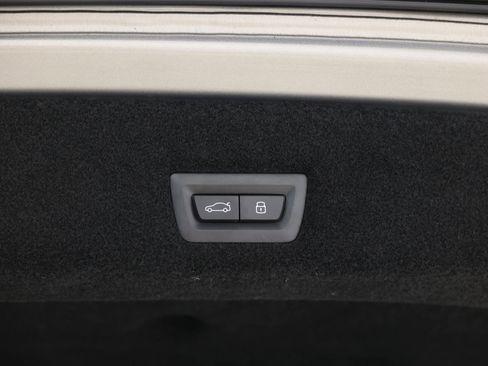 Used 2023 BMW 740i w/ Parking Assistance Package RWD image 70