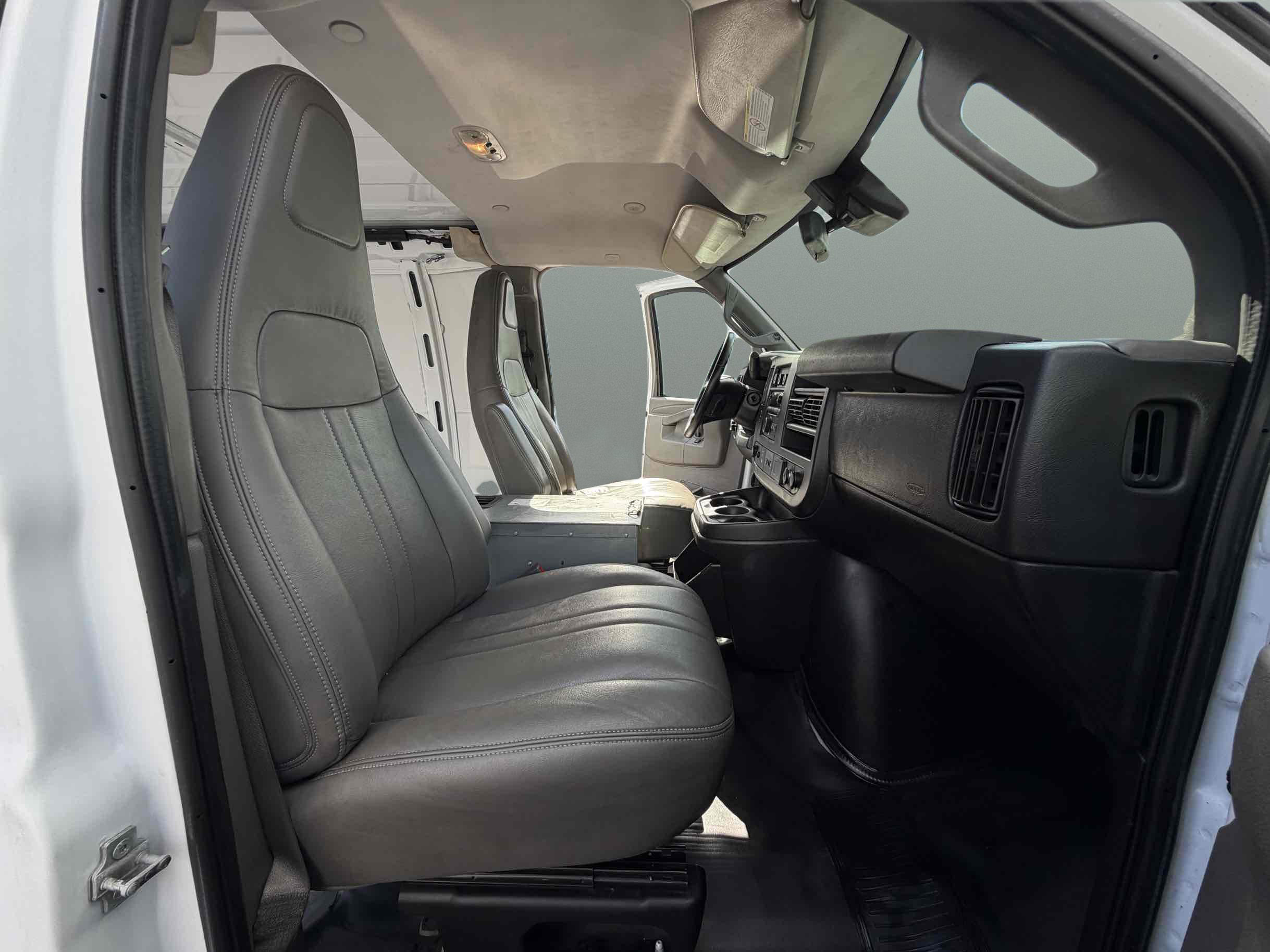 Used 2020 Chevrolet Express 3500 Extended w/ Driver Convenience Package RWD image 13