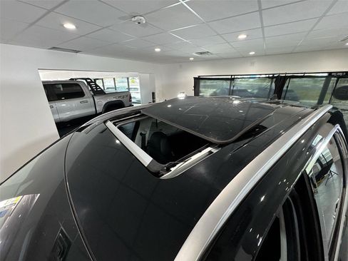 Used 2022 Hyundai Palisade SEL w/ Premium Package FWD image 17