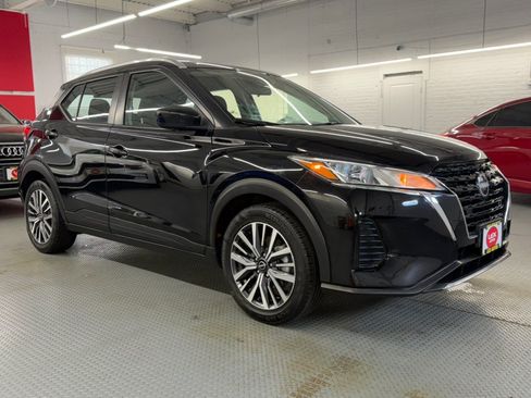 Used 2022 Nissan Kicks SV FWD image 6