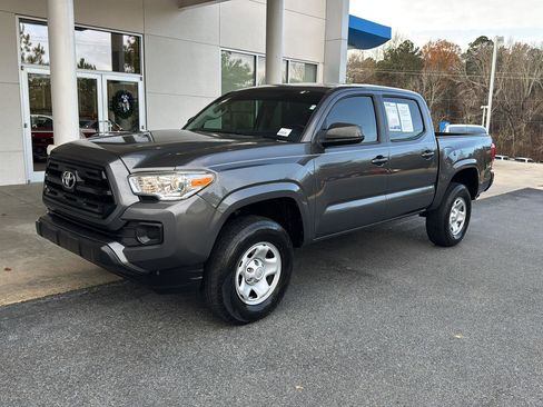 Used 2017 Toyota Tacoma SR5 image 2
