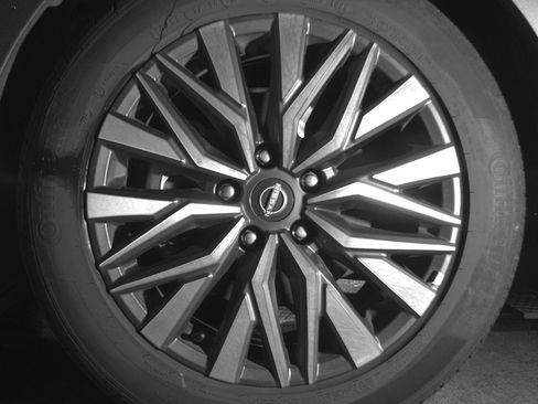 Used 2025 Nissan Altima 2.5 SV image 12