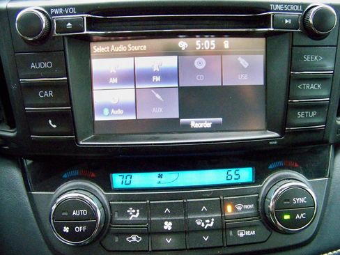 Used 2018 Toyota RAV4 XLE AWD/4WD image 21