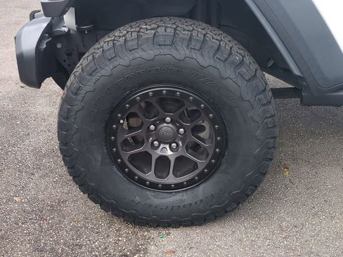 Used 2022 Jeep Wrangler Unlimited Sport w/ Xtreme Recon 35" Tire Package image 12