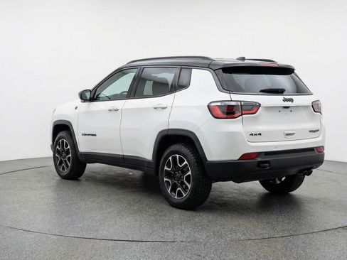 Used 2025 Jeep Compass Trailhawk AWD/4WD image 6