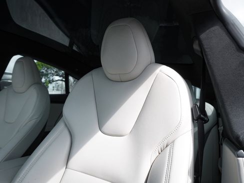 Used 2021 Tesla Model S Performance image 18