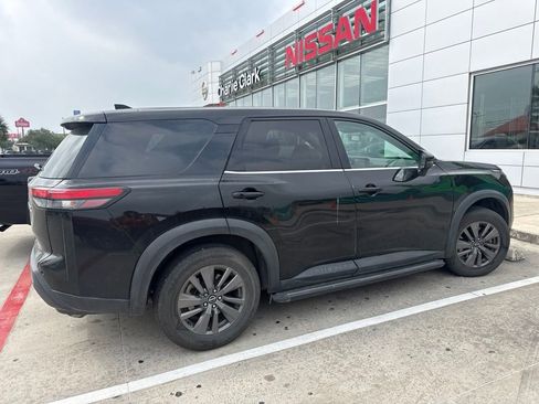 Used 2022 Nissan Pathfinder S FWD image 1