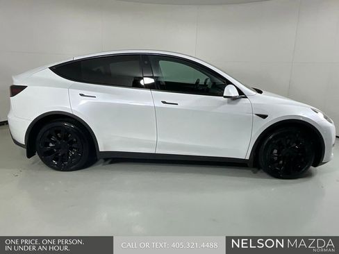 Used 2022 Tesla Model Y Long Range image 5