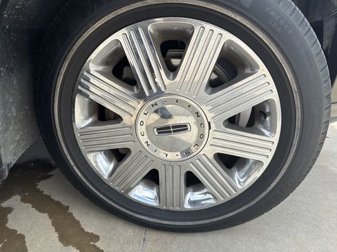 Used 2003 Lincoln Town Car Cartier L image 28