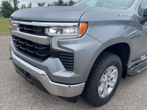 Used 2024 Chevrolet Silverado 1500 LT AWD/4WD image 11