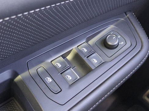 Used 2025 Volkswagen Atlas Cross Sport SEL R-Line image 24