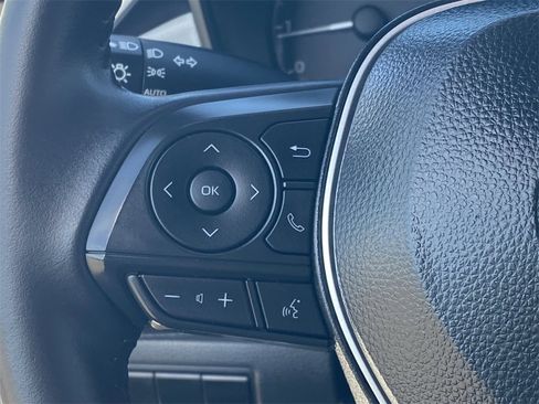 Certified 2025 Toyota Corolla SE image 25