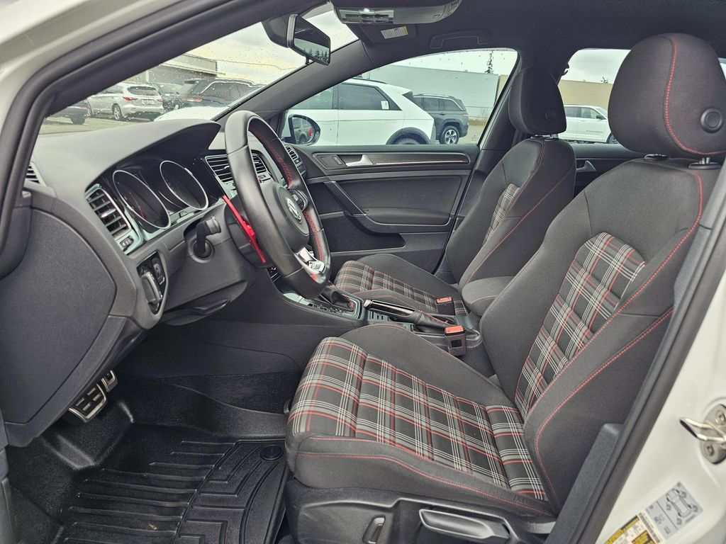 Used 2020 Volkswagen Golf 4-Door FWD image 19