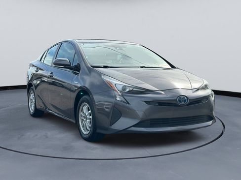 Used 2018 Toyota Prius Two image 8