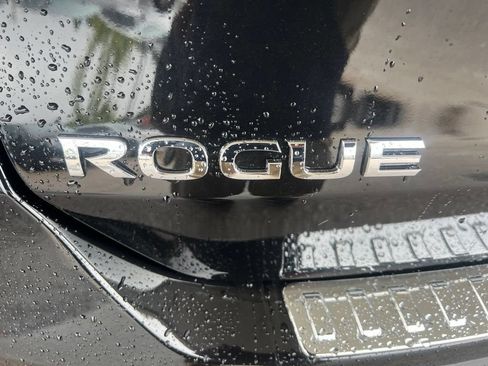 Used 2018 Nissan Rogue S AWD/4WD image 31