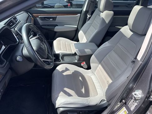 Used 2019 Honda CR-V Touring image 3