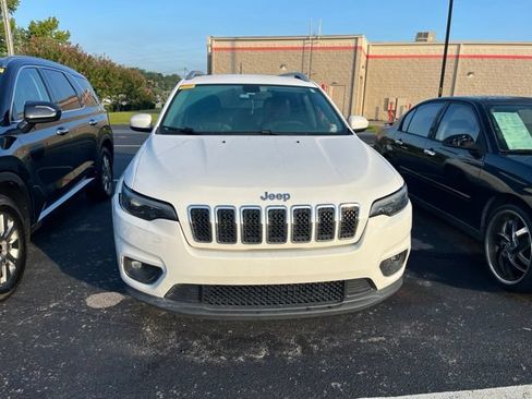 Used 2019 Jeep Cherokee Latitude Plus FWD image 2