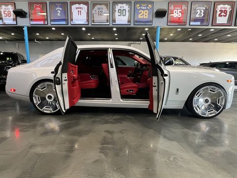 Used 2024 Rolls-Royce Phantom Sedan image 6