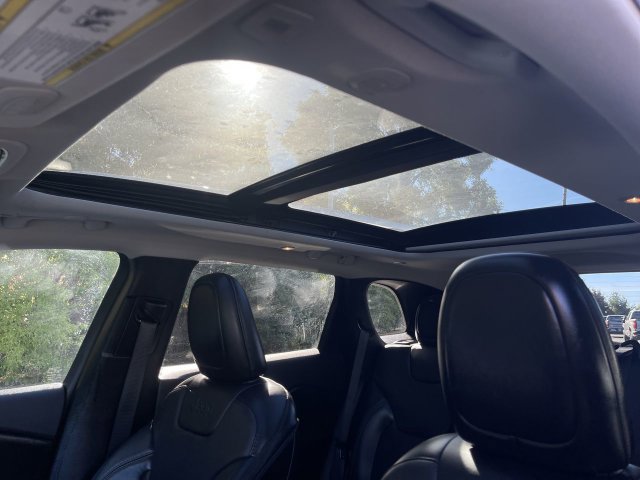 Used 2019 Jeep Cherokee Limited AWD/4WD image 19