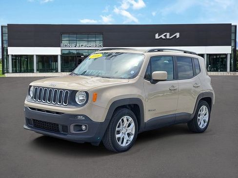 Used 2016 Jeep Renegade Latitude FWD image 2