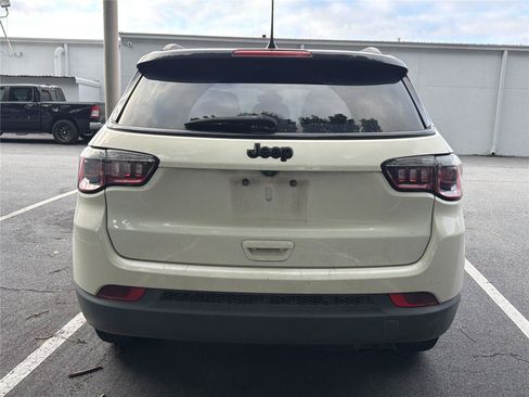 Used 2021 Jeep Compass Latitude FWD image 5
