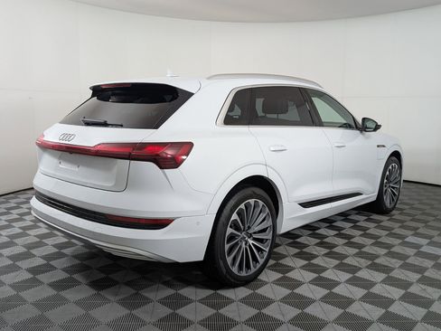 Used 2019 Audi e-tron Prestige w/ Prestige Package image 10