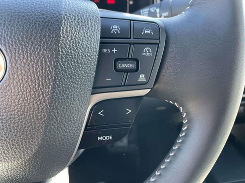 Used 2025 Toyota Camry SE image 33