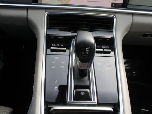 Used 2018 Porsche Panamera 4S image 38