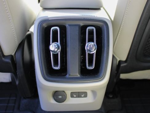 Used 2025 Volvo XC40 B5 Ultra w/ Protection Package Premier AWD/4WD image 45