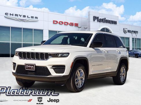 New 2026 Jeep Grand Cherokee Laredo image 2