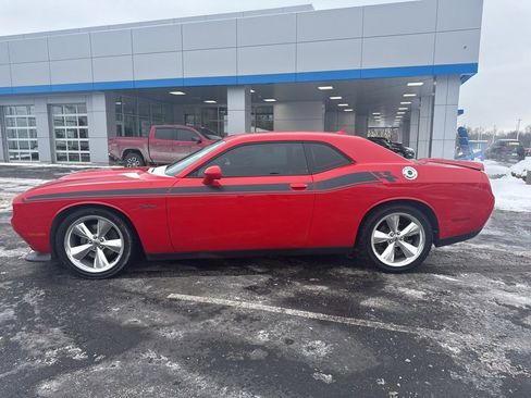 Used 2019 Dodge Challenger R/T w/ Plus Package image 6