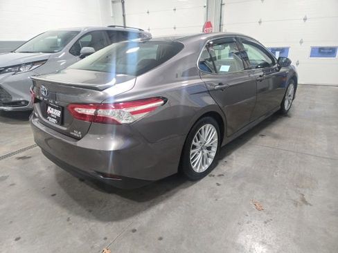 Used 2018 Toyota Camry XLE image 6