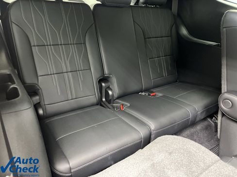 Used 2025 Buick Enclave Avenir image 23