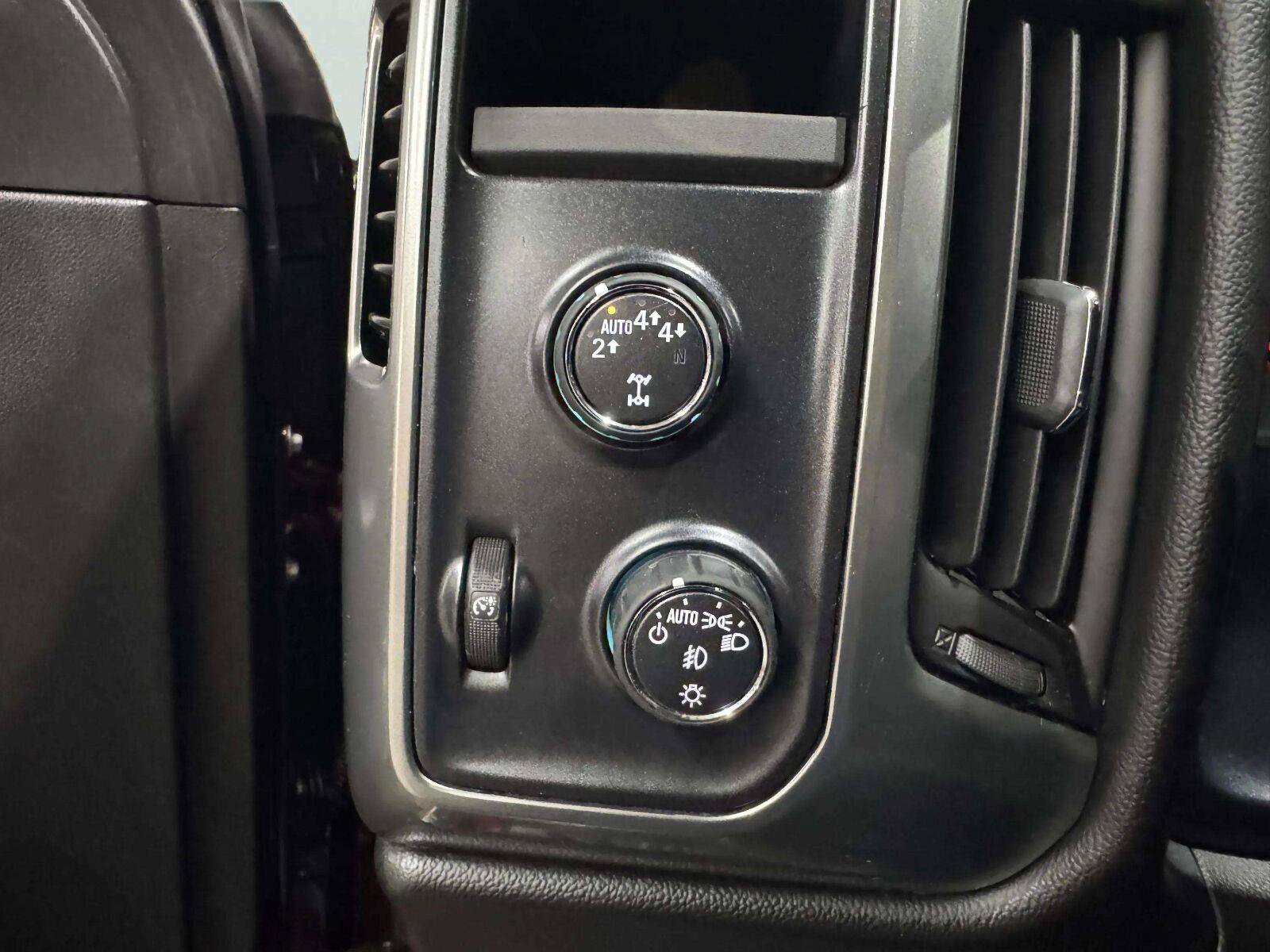 Used 2017 Chevrolet Silverado 1500 LT w/ All Star Edition AWD/4WD image 22