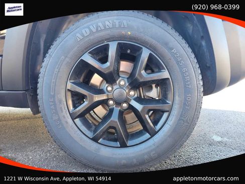 Used 2017 Jeep Cherokee Trailhawk image 40