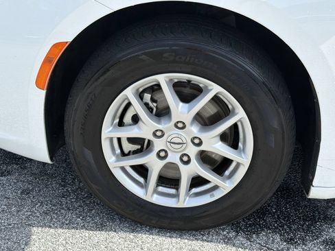 Used 2024 Chrysler Pacifica Touring-L FWD image 31